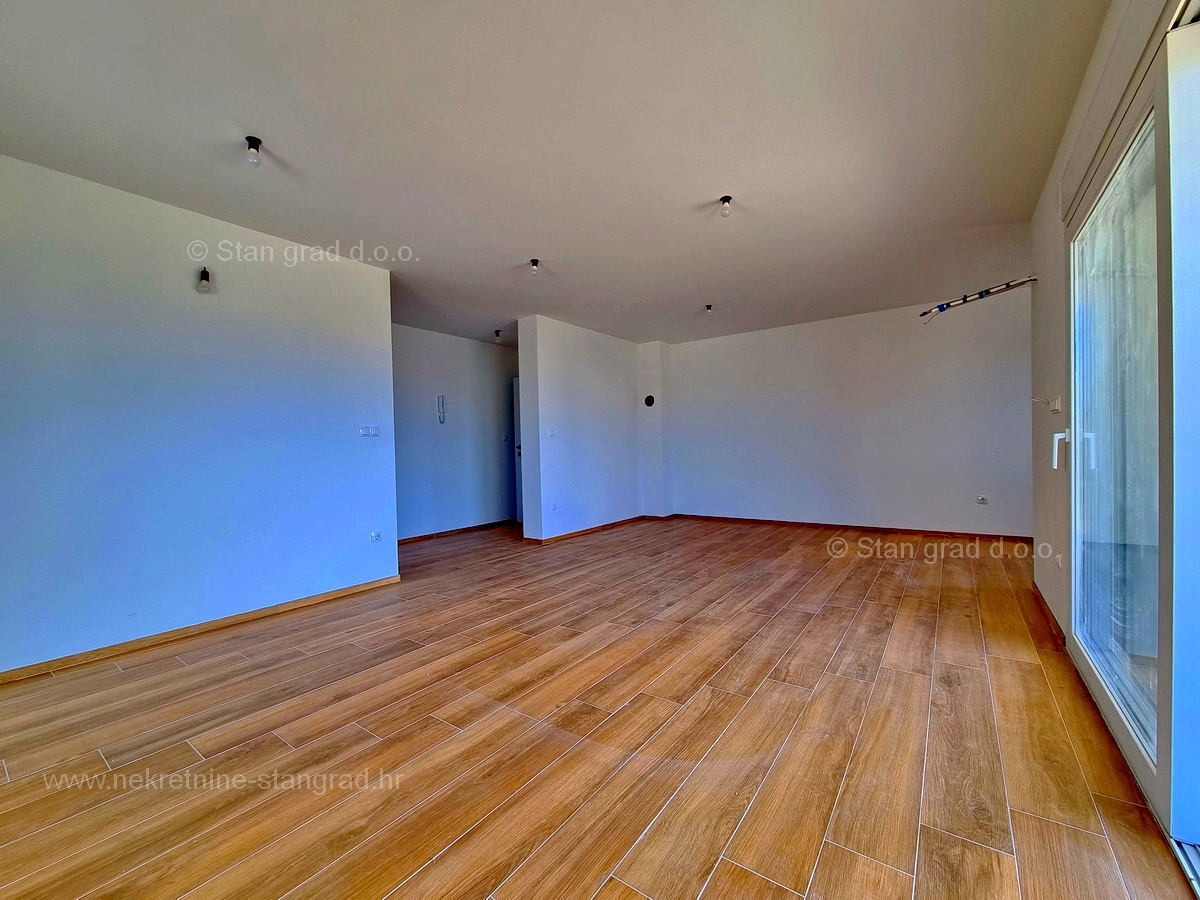 Otok Krk, Malinska, komforten apartma v prvem nadstropju, prodamo!