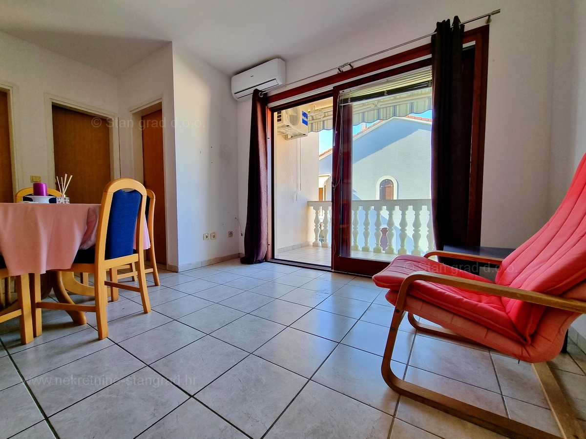 Malinska, prodaja dvoetažni apartma na atraktivni lokaciji, 400 m od morja!