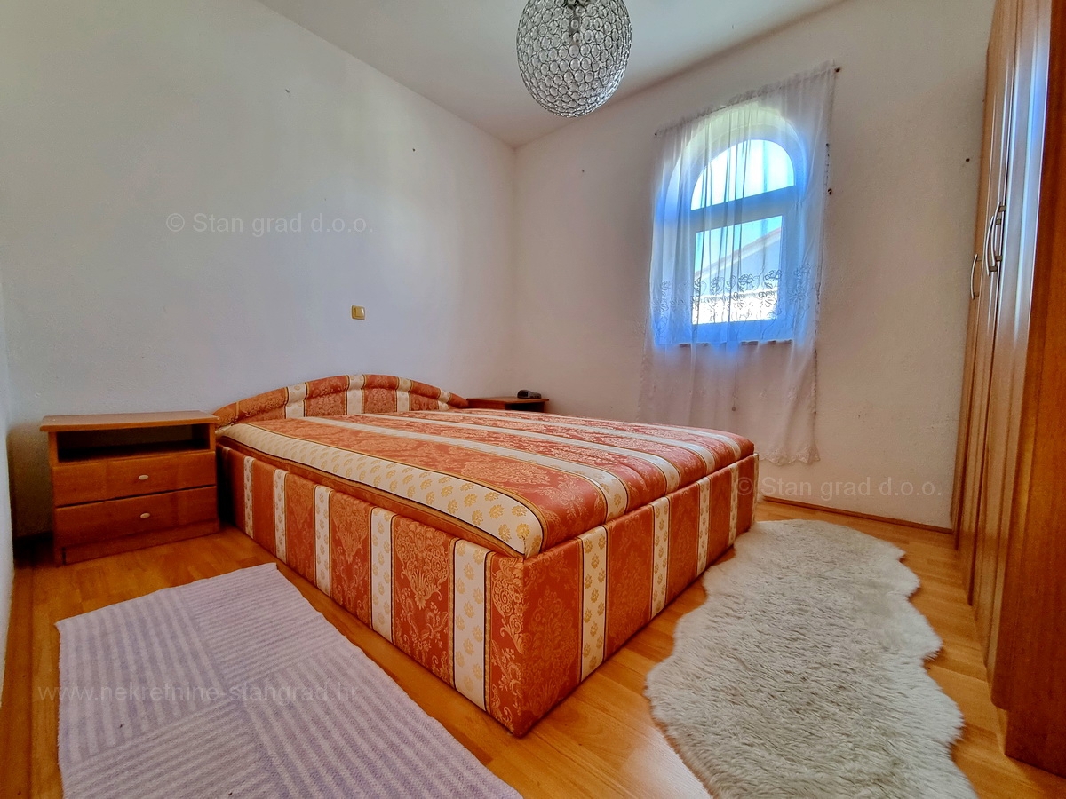 Malinska, prodaja dvoetažni apartma na atraktivni lokaciji, 400 m od morja!