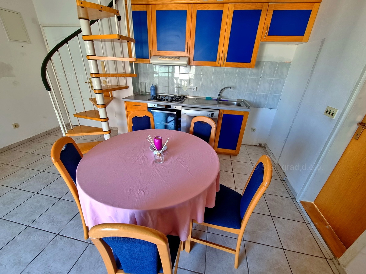 Malinska, prodaja dvoetažni apartma na atraktivni lokaciji, 400 m od morja!