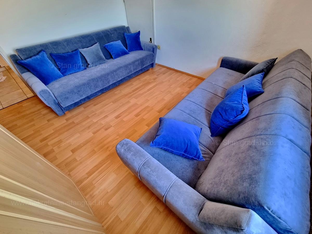 Malinska, prodaja dvoetažni apartma na atraktivni lokaciji, 400 m od morja!