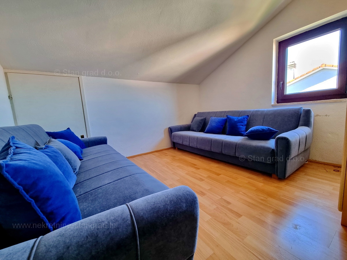 Malinska, prodaja dvoetažni apartma na atraktivni lokaciji, 400 m od morja!