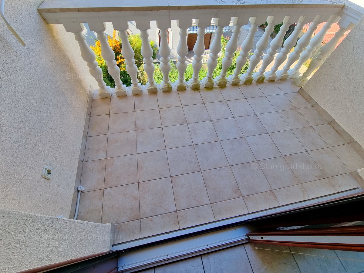 Malinska, prodaja dvoetažni apartma na atraktivni lokaciji, 400 m od morja!