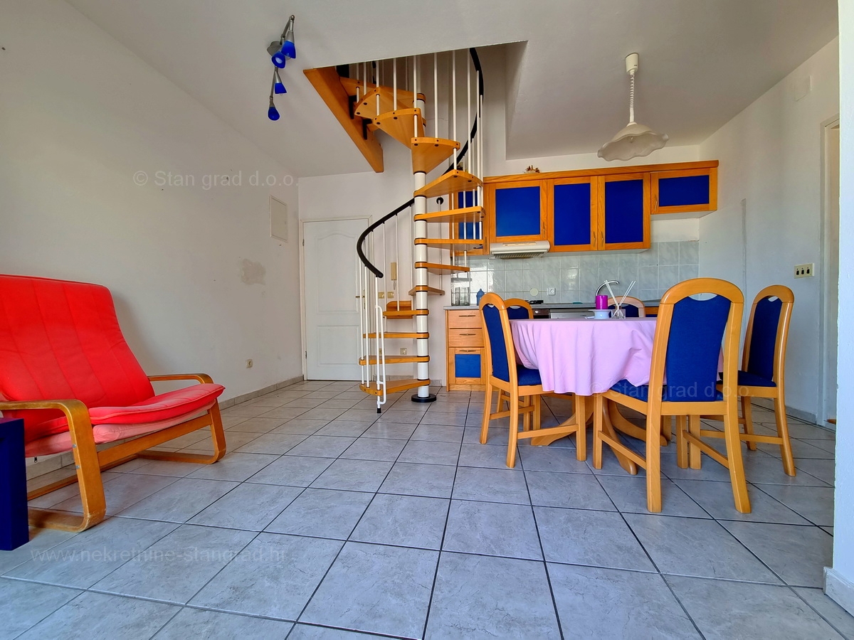 Malinska, prodaja dvoetažni apartma na atraktivni lokaciji, 400 m od morja!