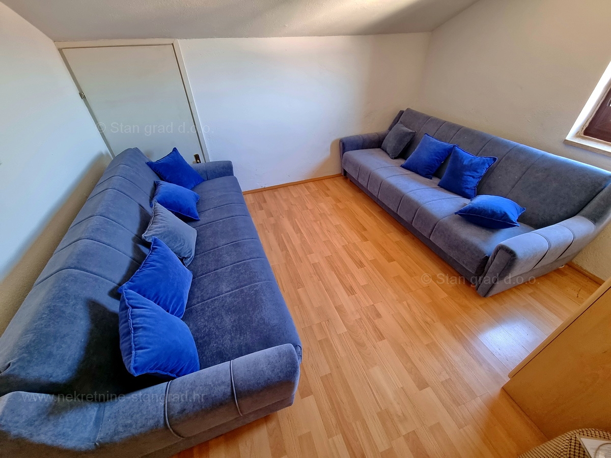 Malinska, prodaja dvoetažni apartma na atraktivni lokaciji, 400 m od morja!