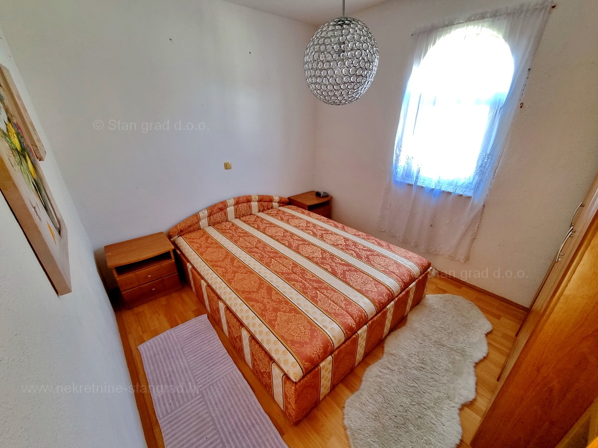 Malinska, prodaja dvoetažni apartma na atraktivni lokaciji, 400 m od morja!