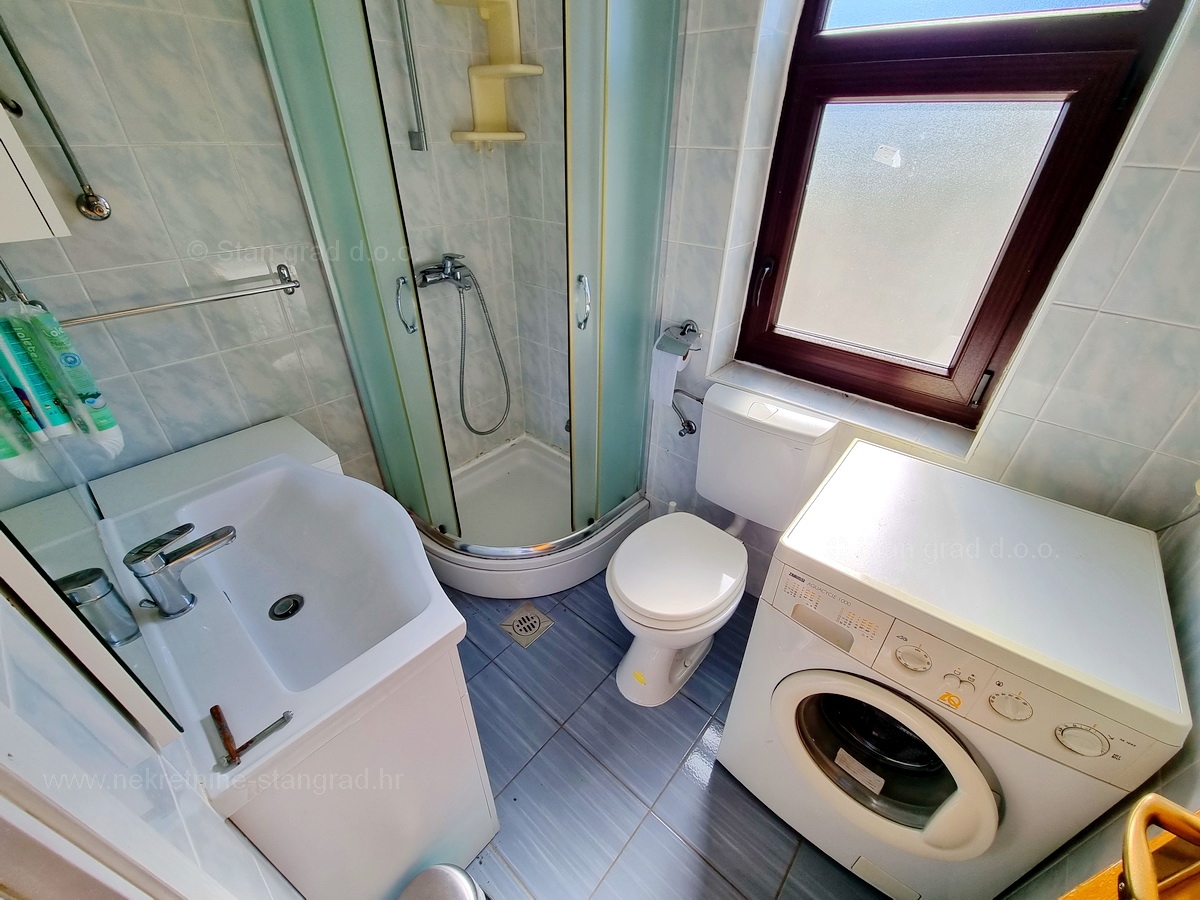 Malinska, prodaja dvoetažni apartma na atraktivni lokaciji, 400 m od morja!