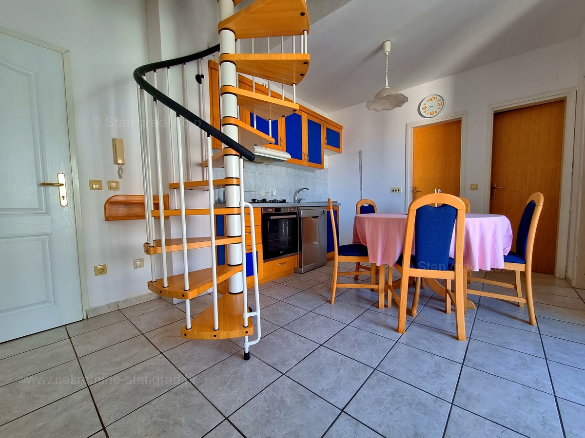 Malinska, prodaja dvoetažni apartma na atraktivni lokaciji, 400 m od morja!