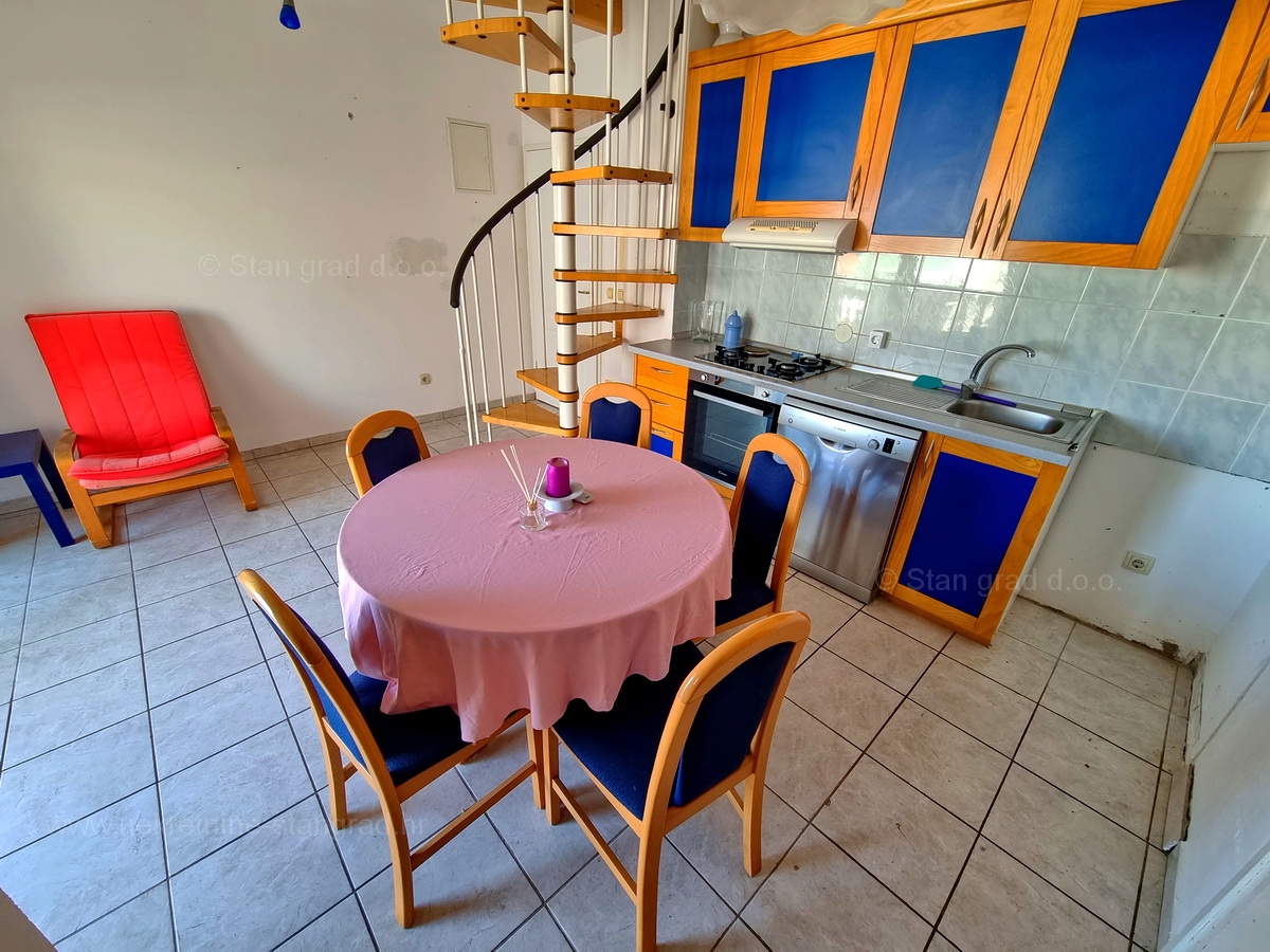 Malinska, prodaja dvoetažni apartma na atraktivni lokaciji, 400 m od morja!