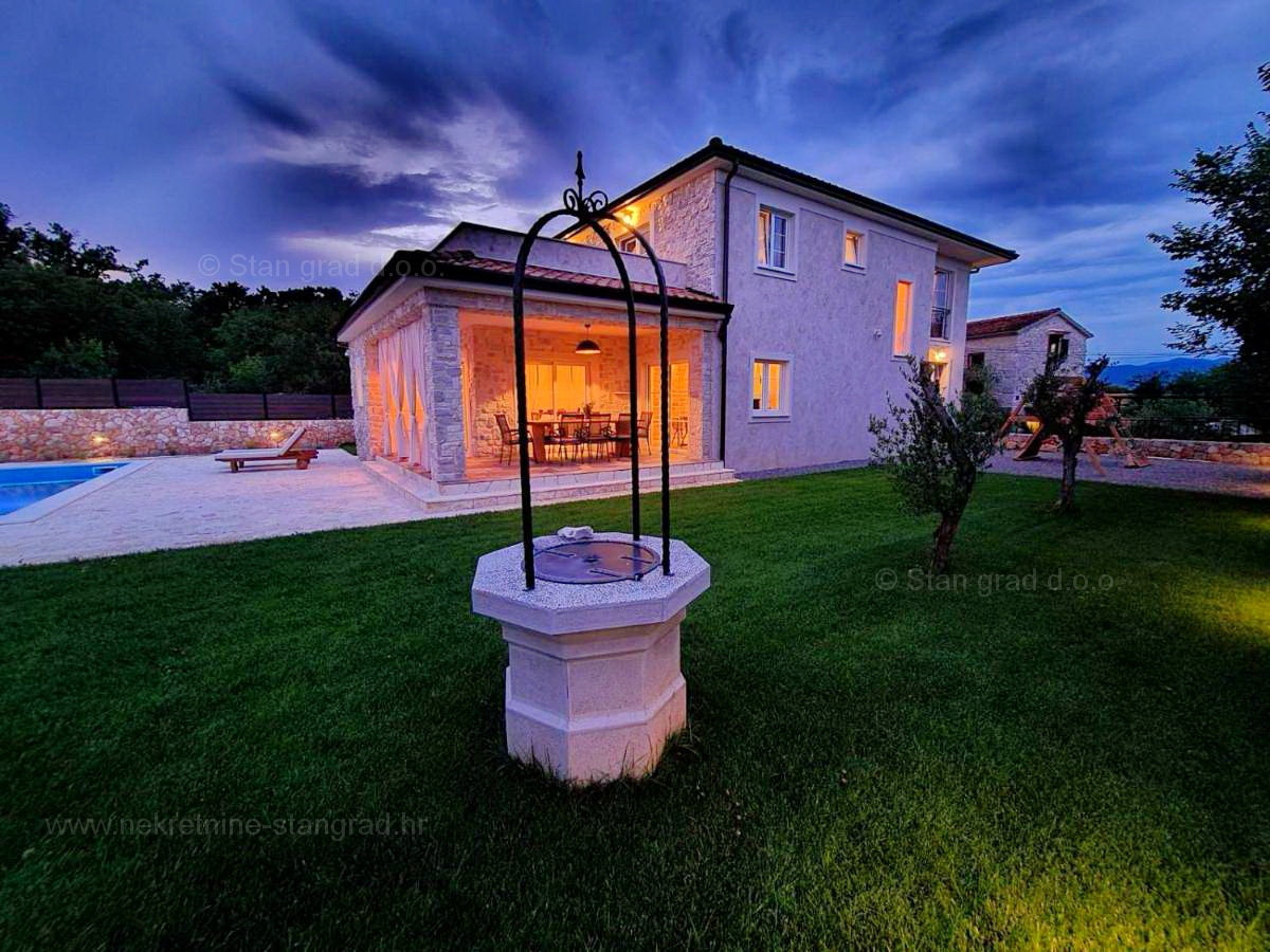 Otok Krk, okolica Dobrinja, kamnita vila z bazenom in prostornim vrtom!