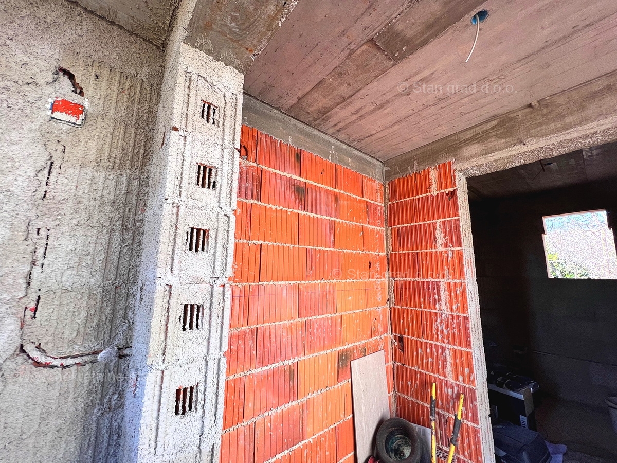 Okolica Vrbnika, prodamo novo hišo v gradnji na mirni lokaciji!