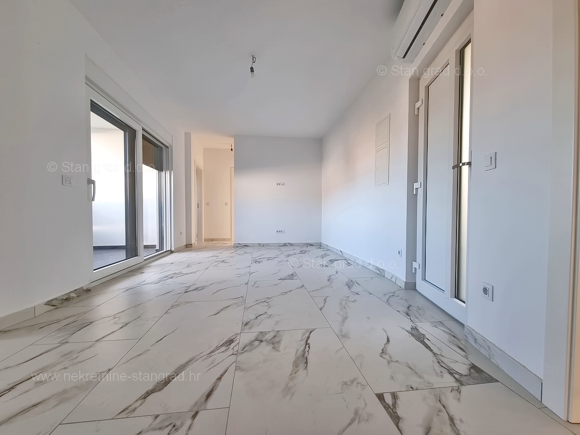 Uvala Soline, novogradnja, apartma v 1. nadstropju s pogledom na morje, prodamo!