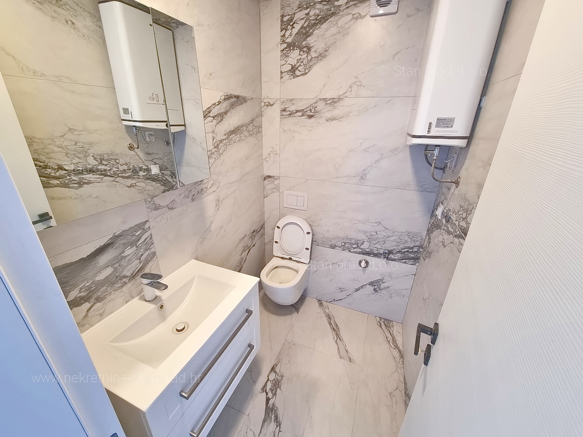 Uvala Soline, novogradnja, apartma v 1. nadstropju s pogledom na morje, prodamo!
