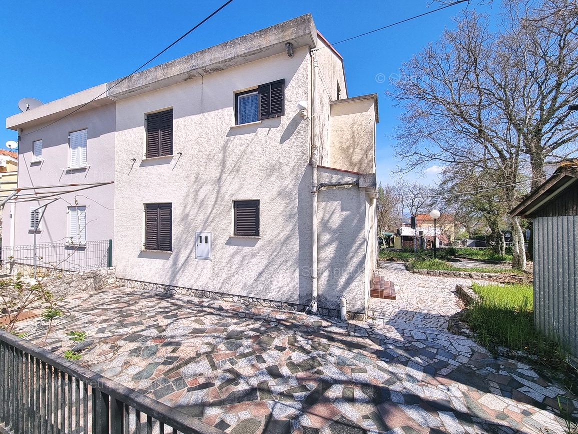 Malinska, dvojček 300 m od morja!