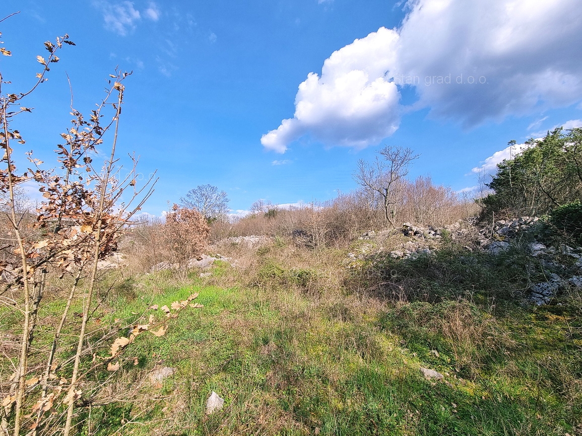 Malinska, gradbeno zemljišče s pogledom na morje, prodaja!