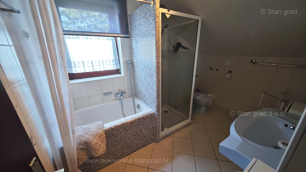 Crikvenica, apartmajska hiša z odprtim pogledom na morje!