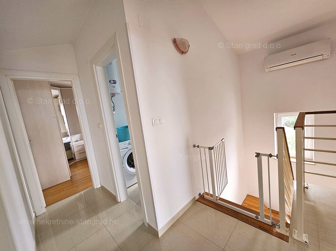 Malinska, dvoetažni apartma z odprtim pogledom na morje!