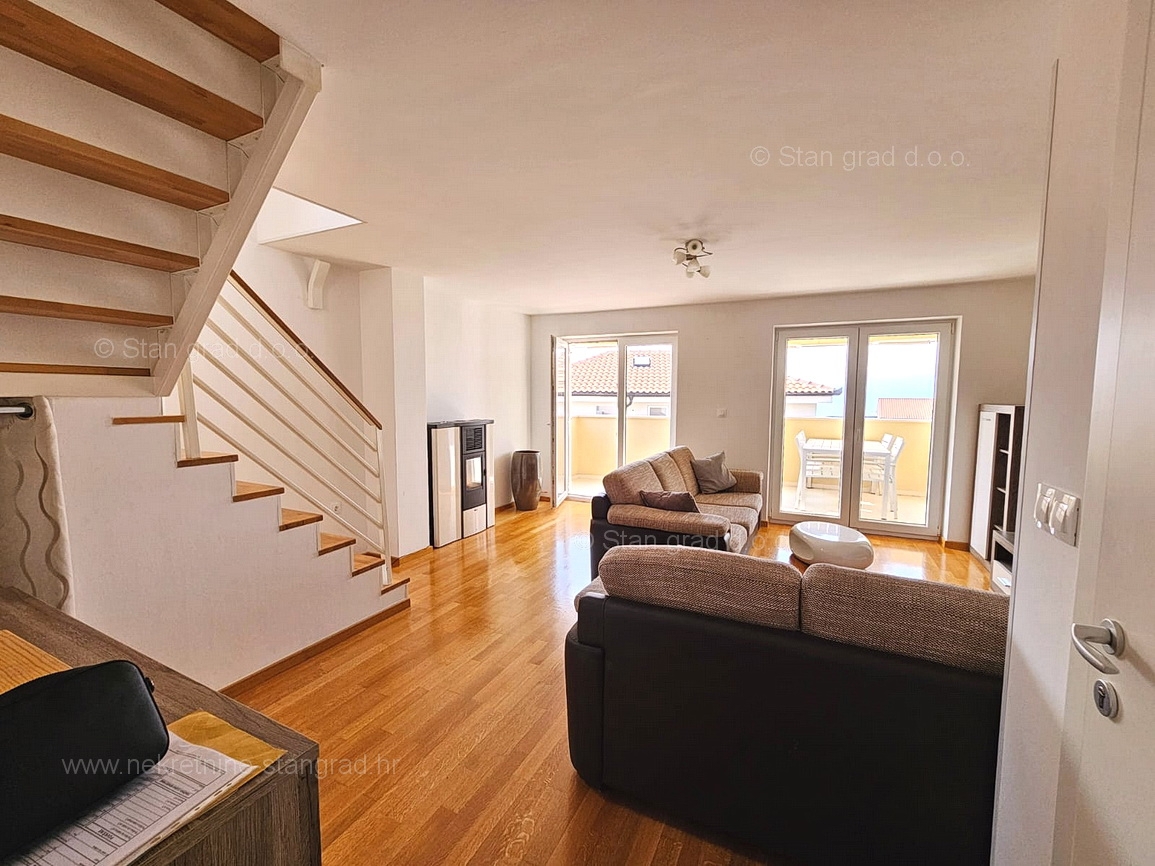 Malinska, dvoetažni apartma z odprtim pogledom na morje!