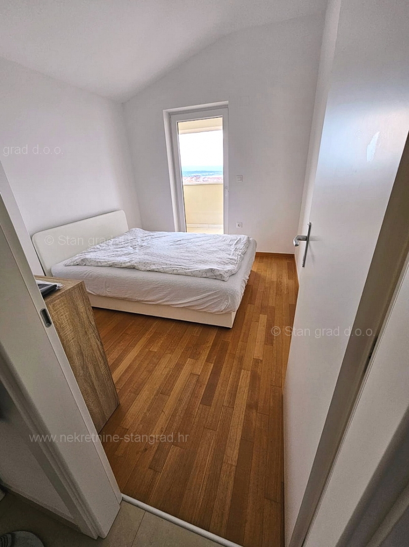 Malinska, dvoetažni apartma z odprtim pogledom na morje!