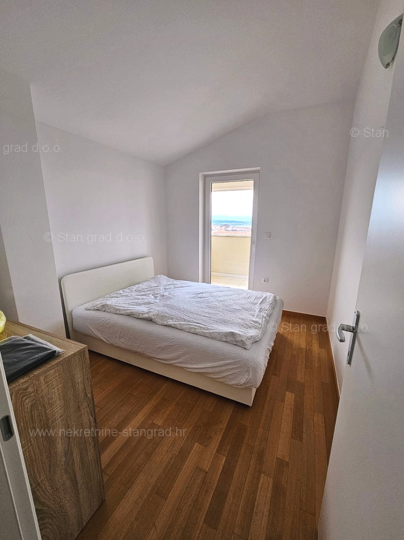 Malinska, dvoetažni apartma z odprtim pogledom na morje!