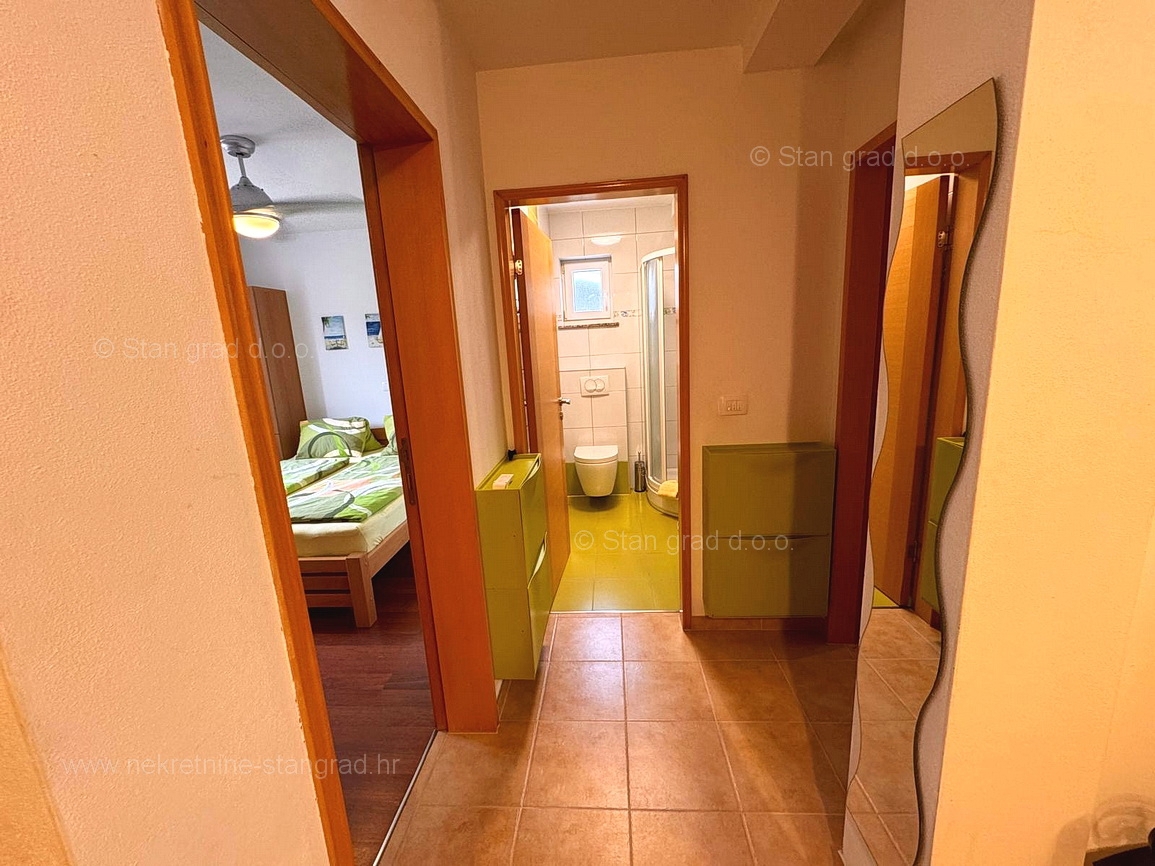 Okolica Baške, dva apartmaja na mirni lokaciji!