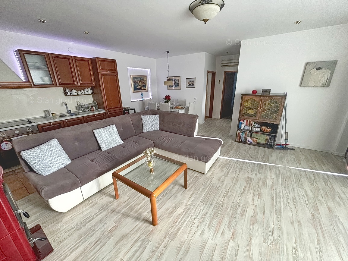 Malinska, pritlični apartma z vrtom na mirni lokaciji!