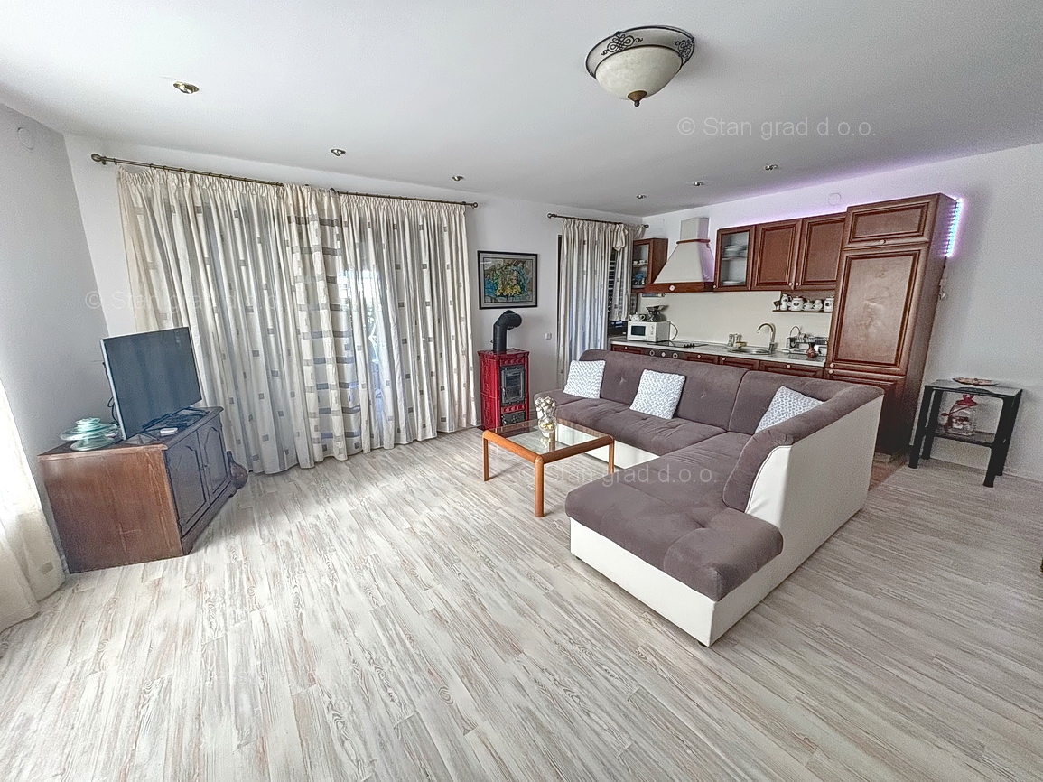 Malinska, pritlični apartma z vrtom na mirni lokaciji!