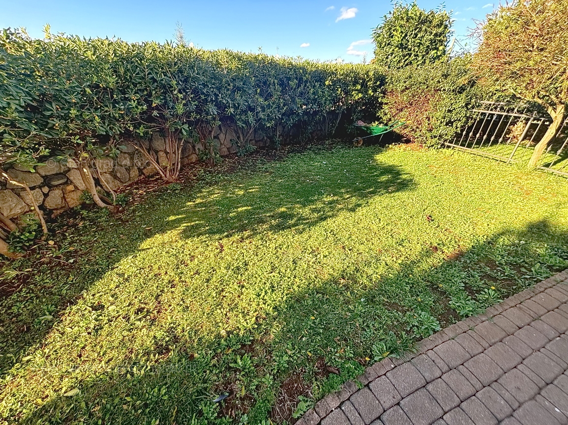Malinska, pritlični apartma z vrtom na mirni lokaciji!