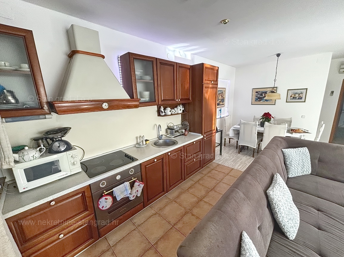Malinska, pritlični apartma z vrtom na mirni lokaciji!