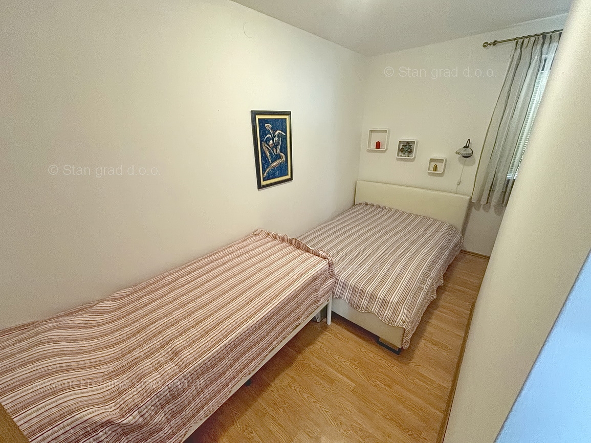 Malinska, pritlični apartma z vrtom na mirni lokaciji!