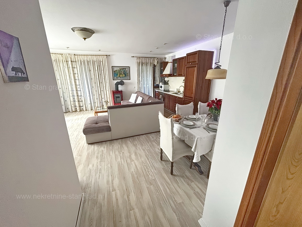 Malinska, pritlični apartma z vrtom na mirni lokaciji!