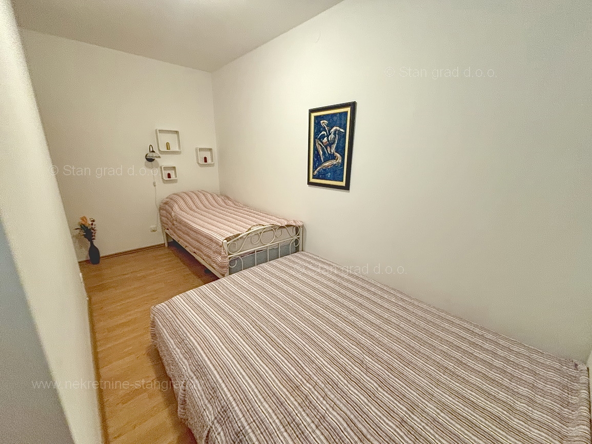 Malinska, pritlični apartma z vrtom na mirni lokaciji!