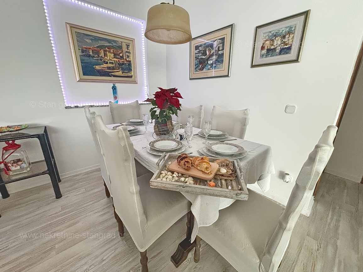 Malinska, pritlični apartma z vrtom na mirni lokaciji!