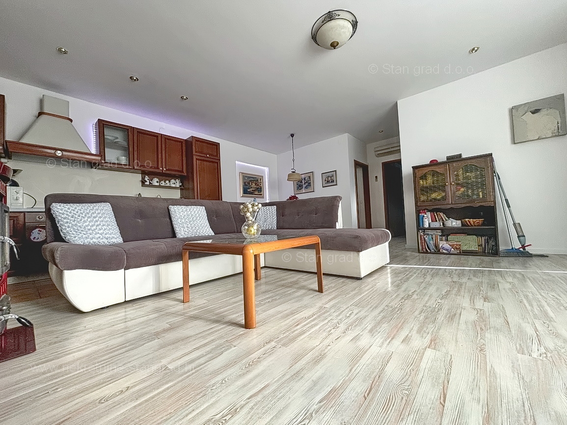 Malinska, pritlični apartma z vrtom na mirni lokaciji!