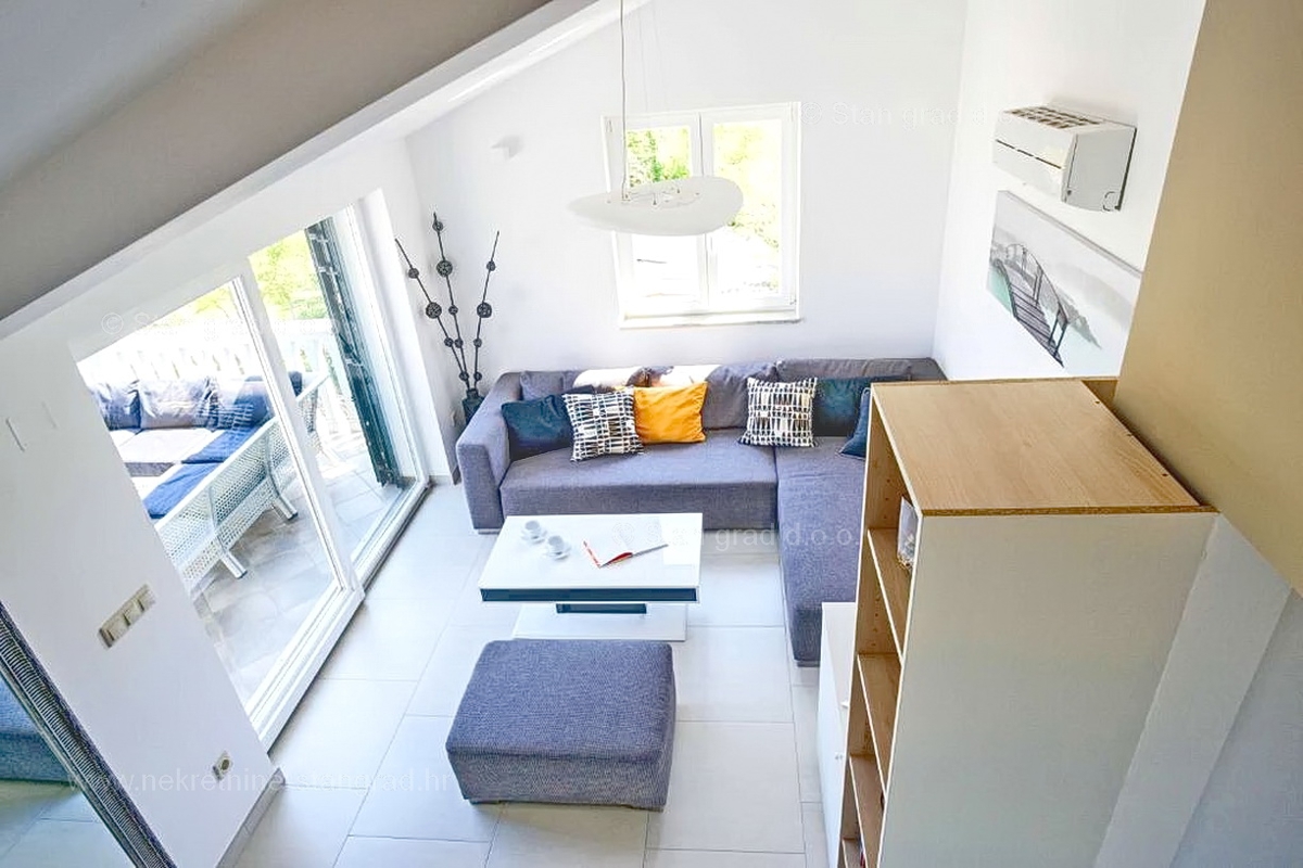 Malinska, prostoren apartma z dvema terasama in pogledom na morje!