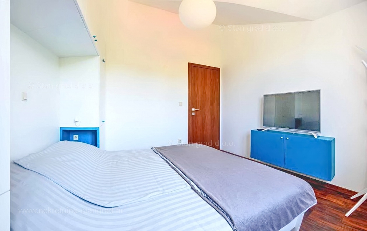 Malinska, prostoren apartma z dvema terasama in pogledom na morje!