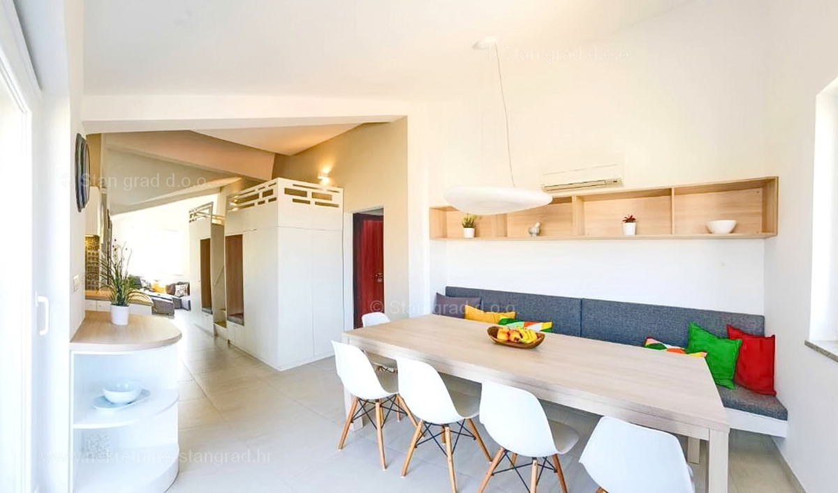 Malinska, prostoren apartma z dvema terasama in pogledom na morje!