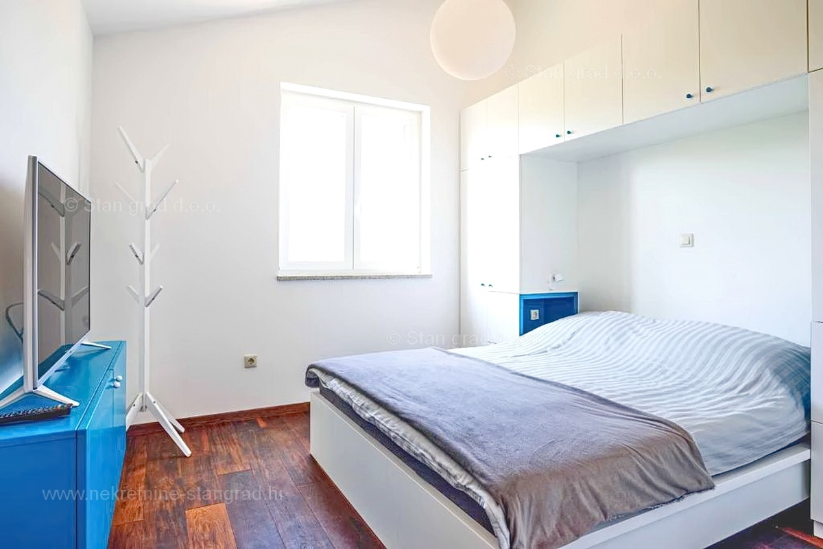 Malinska, prostoren apartma z dvema terasama in pogledom na morje!