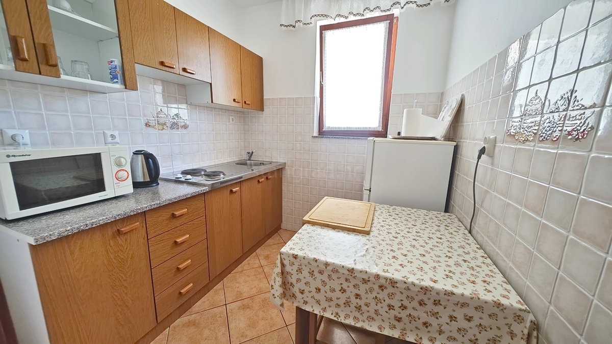 Baška, dvojček s 4 apartmaji blizu morja!