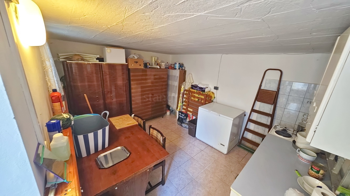 Baška, dvojček s 4 apartmaji blizu morja!