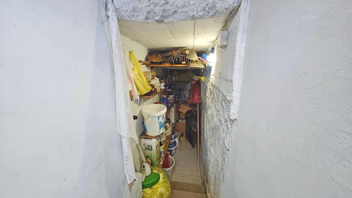 Baška, dvojček s 4 apartmaji blizu morja!