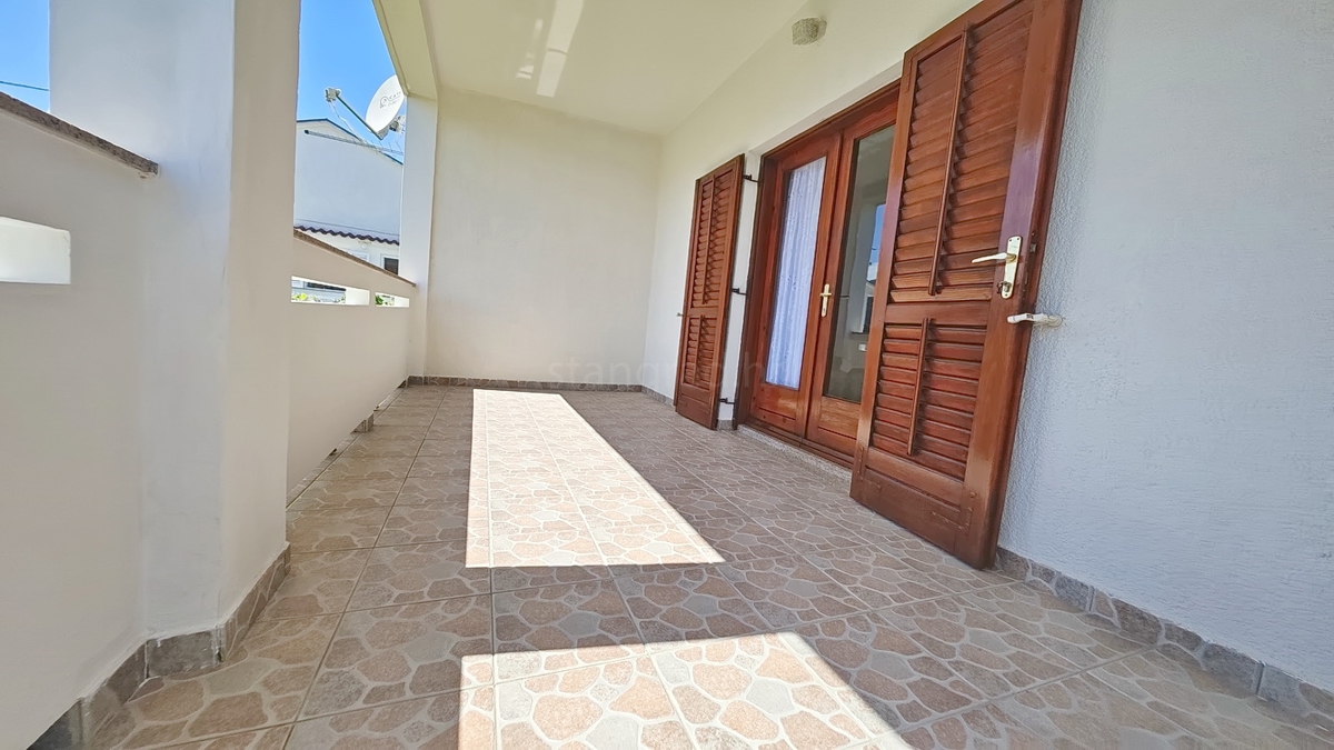 Baška, dvojček s 4 apartmaji blizu morja!