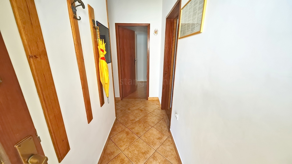 Baška, dvojček s 4 apartmaji blizu morja!