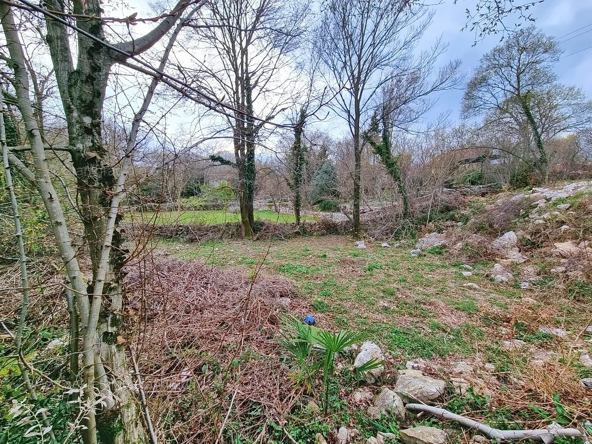 Šilo, okolica, zanimiva zazidljiva parcela na mirni lokaciji!