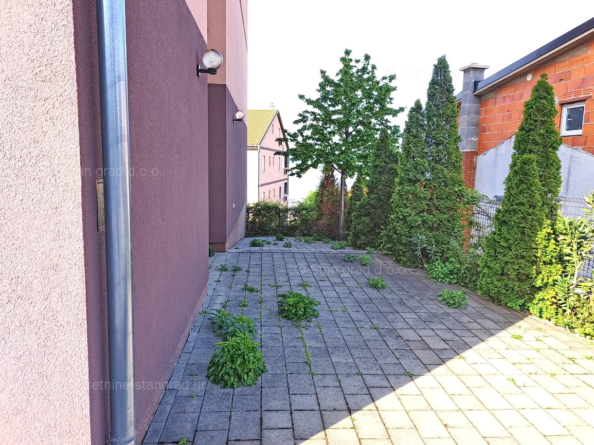 Crikvenica, prostorno stanovanje z razgledom in garažo!