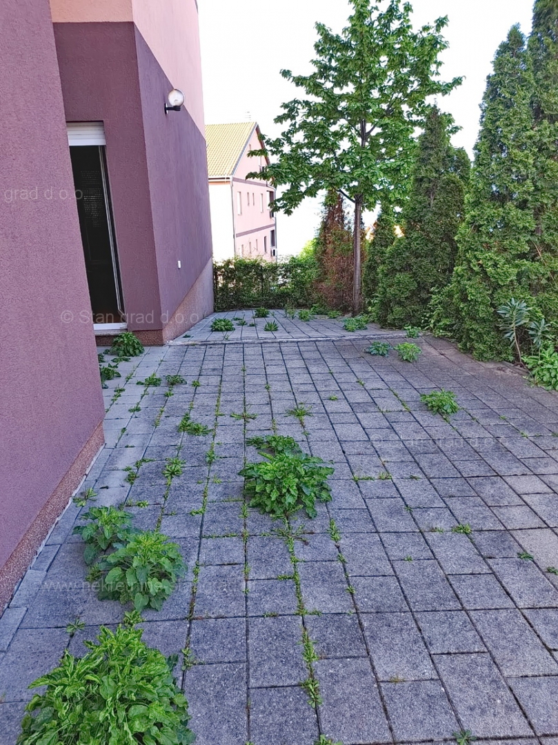 Crikvenica, prostorno stanovanje z razgledom in garažo!