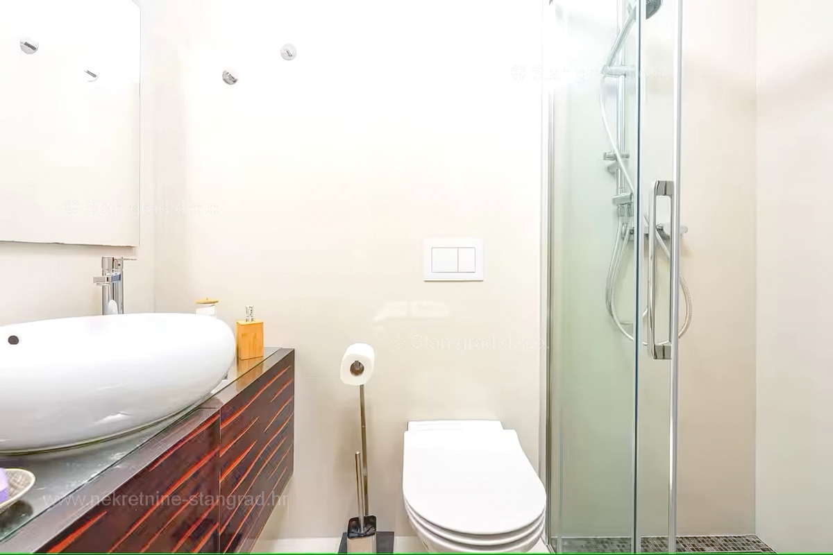 Malinska, luksuzen apartma z vrtom blizu morja!