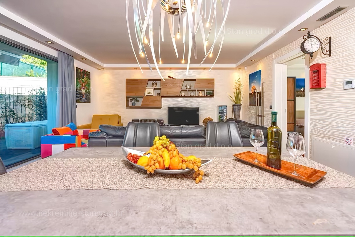 Malinska, luksuzen apartma z vrtom blizu morja!