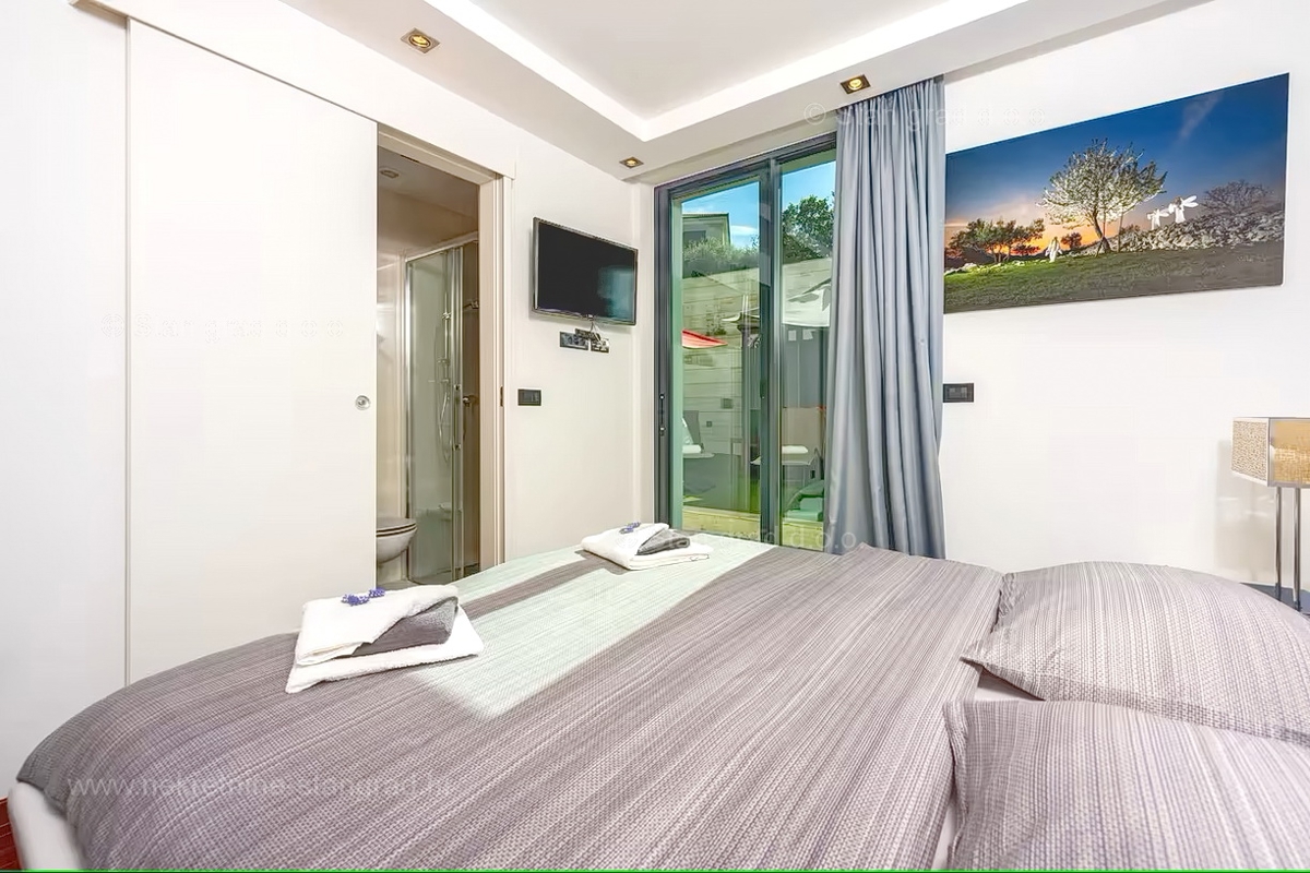 Malinska, luksuzen apartma z vrtom blizu morja!