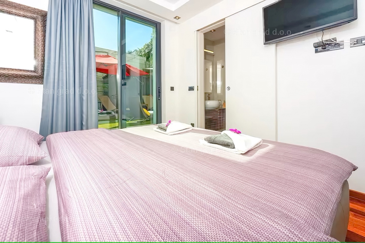 Malinska, luksuzen apartma z vrtom blizu morja!